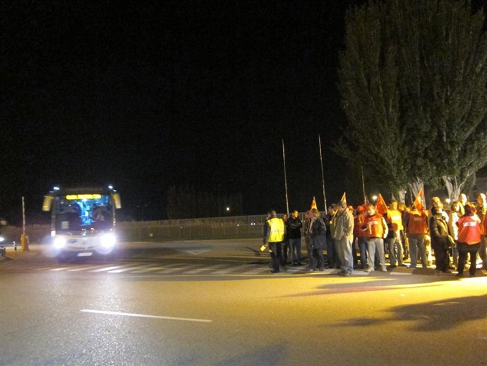 El seguimiento de la huelga general en la planta de Opel en Figueruelas del 100%