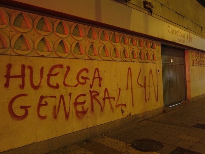 Pintada a favor de la huelga del 14 de noviembre
