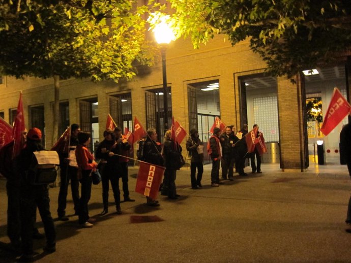 Piquete informativo de los sindicatos en el Edificio Pignatelli.