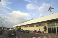 Normalidad en el aeropuerto de San Javier en una jornada con dos vuelos programados a Gatwick
