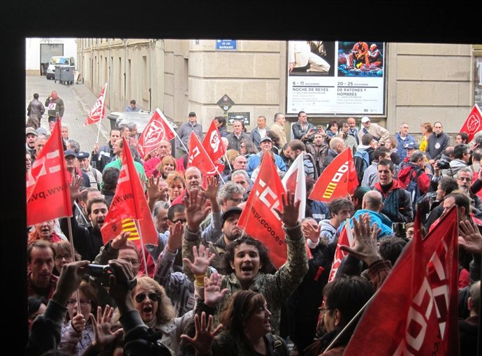 Los Piquetes A Las Puertas Del Banco De España En Valencia