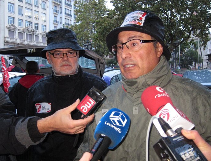 Paco Molina (CCOO PV) Y Conrado Hernández (UGT-PV) Atienden A Los Medios El 14N.