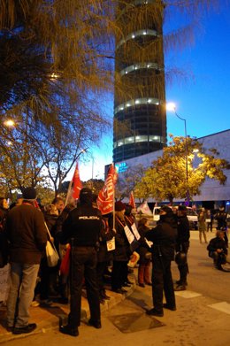 Piquete informativo a las puertas de Torretriana.