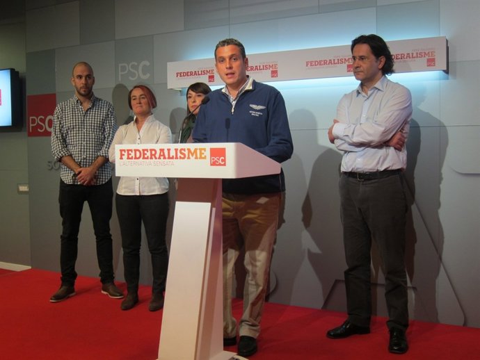 Ciudadanos en la sede del PSC justifican lahuelga del 14N de 2012