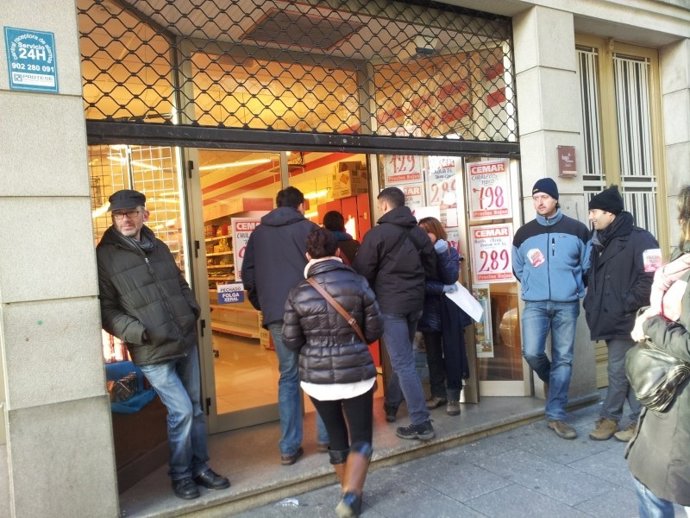 Piquete informativo en un supermercado en Lugo