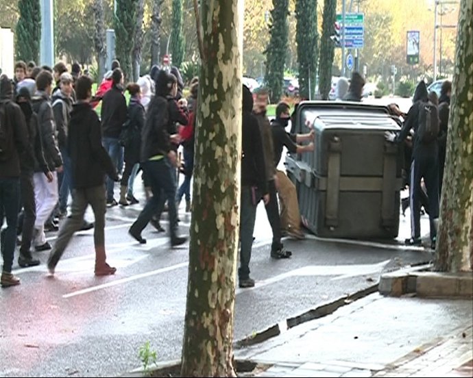 Huelga General Del 14N En Valencia. Movimiento De Contenedores