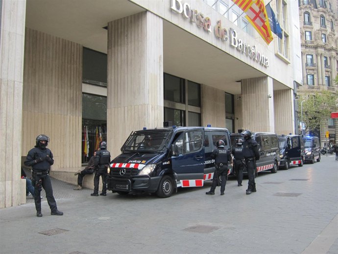 Dispositivo Policial Por La Huelga En La Bolsa De Barcelona