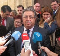 Zoido considera "un retroceso democrático" que el Gobierno andaluz "se declare en huelga"