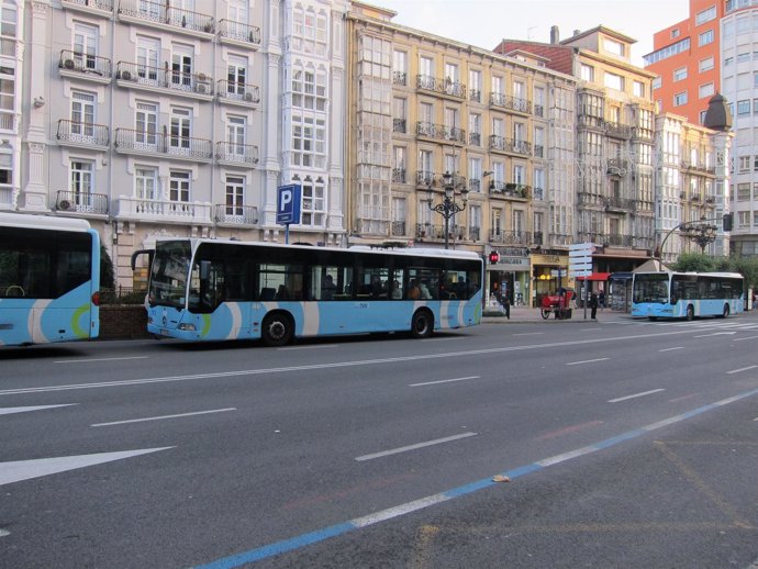 Autobuses del TUS durante esta jornada
