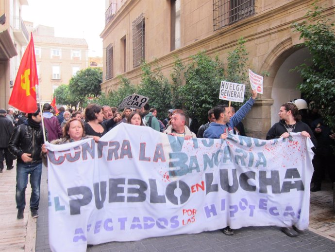 Imagen de los manifestantes de la Plataforma de Afectados por la Hipoteca