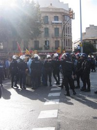 Cinco agentes de la Policía Nacional resultan heridos en la manifestación de las Avenidas de Palma