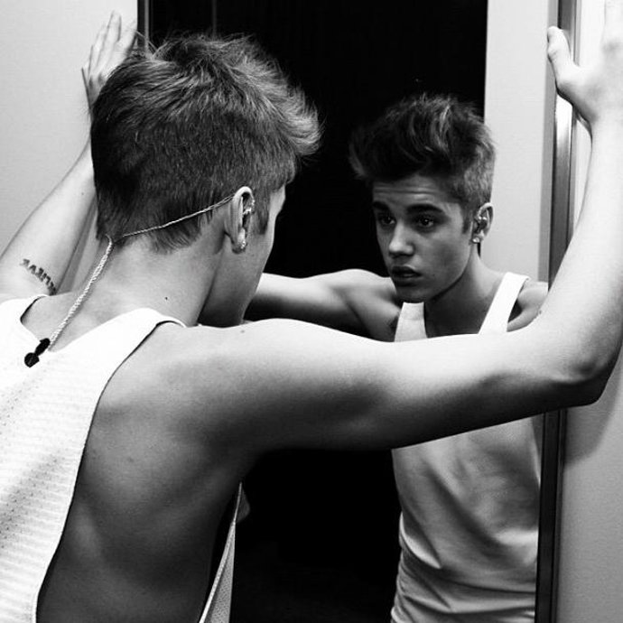 JUSTIN BIEBER