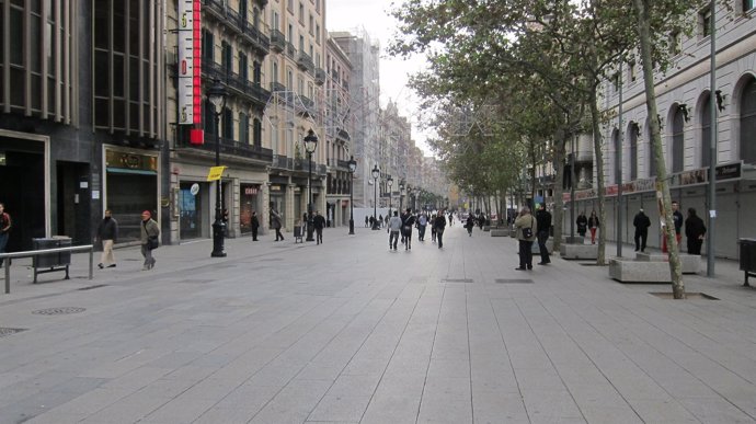 Comercios cerrados en portal de l'Ángel de Barcelona 14N del 2012