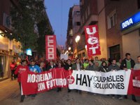 Más de 15.000 personas se manifiestan en Badajoz para pedir "un giro radical" a las políticas actuales