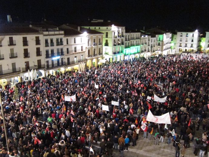 Manifestantes En Cáceres El 14N