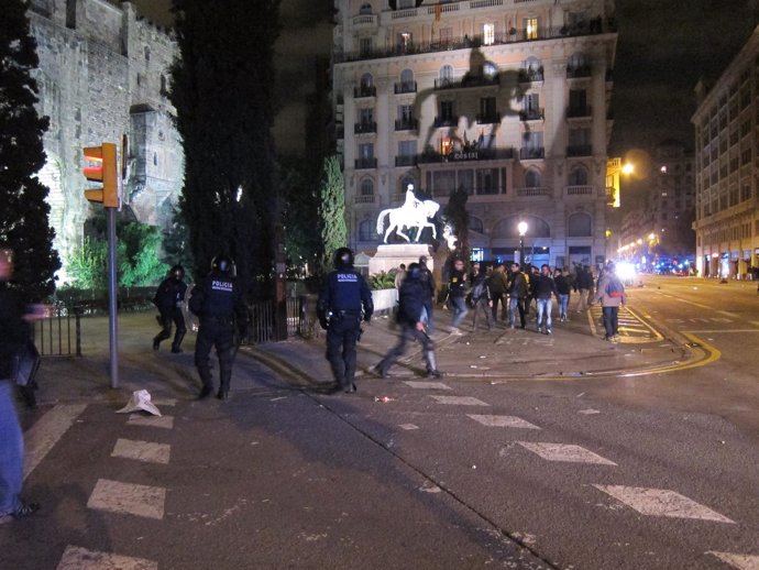 Cargas policiales durante la manifestación del 14N en Barcelona