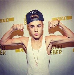 JUSTIN BIEBER