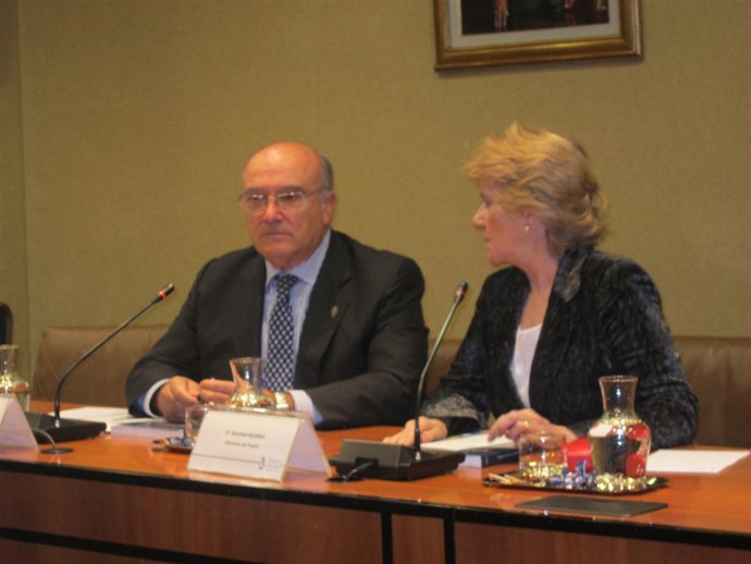 Carnicer y Becerril, en la jornada 'Víctimas de trata con fines de explotación'