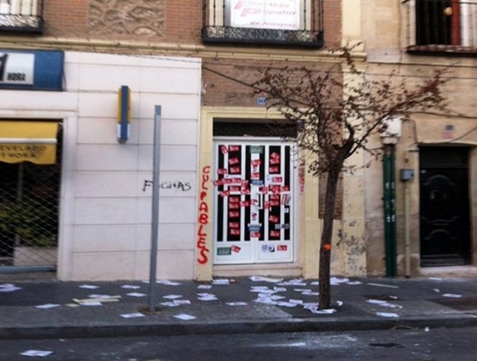 Estado en que quedó la sede del PP por la acción de piquetes el 14N