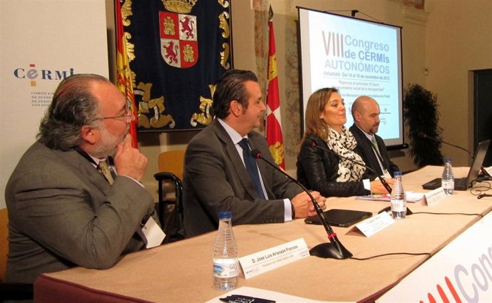 El presidente de Cermi, a la derecha, durante el VIII Congreso de Cermis