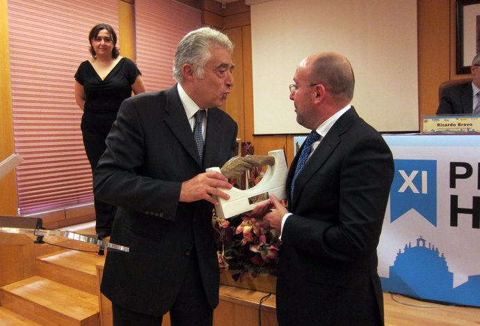 Roberto Cabezas recibe el Premio