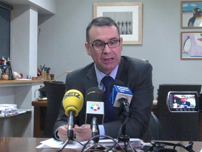 El alcalde de Parla, José María Fraile, durante un encuentro con los medios de c