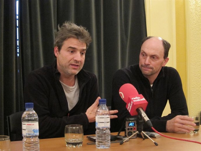 El actor Alberto San Juan y el director Will Keen.