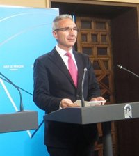 Vázquez acusa al Gobierno de plantear "el timo de la estampita"  y apoya el "desmarque" del PSOE