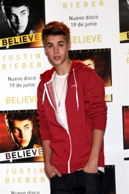 JUSTIN BIEBER