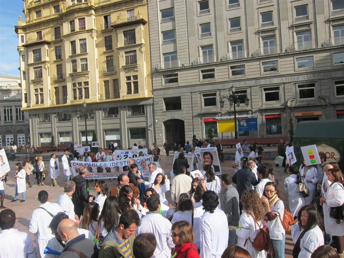 Médicos antes de salir en manifestación.