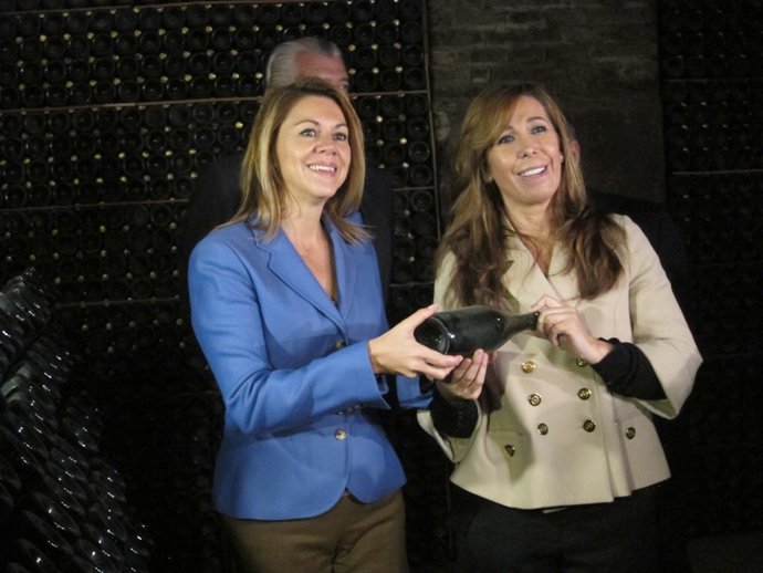 Maria Dolores de Cospedal y Alicia Sánchez-Camacho, en las cavas Freixenet