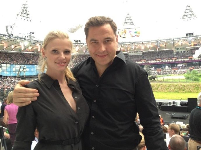 LARA STONE Y SU MARIDO