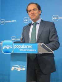 Parejo señala que lo que le "molesta" al PSOE es que el PP está haciendo política social
