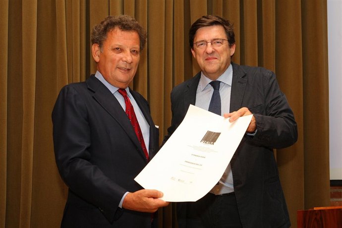 Francesco Dal Co y el profesor Juan Miguel Otxotorena.