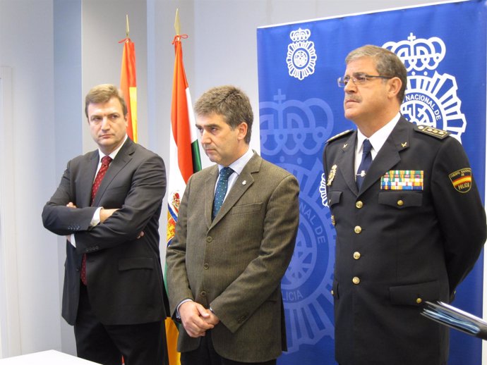 Cosidó, con Alberto Bretón y el jefe de Policía Manuel Alvarez