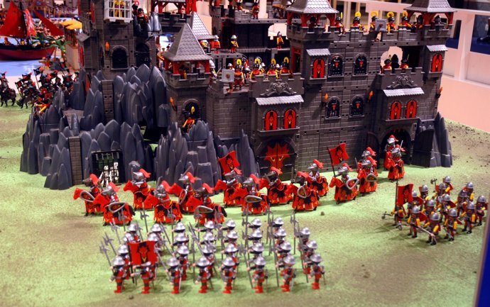 Figuras De La Exposición 'Universo Playmobil' En El Corte Inglés Ademuz.