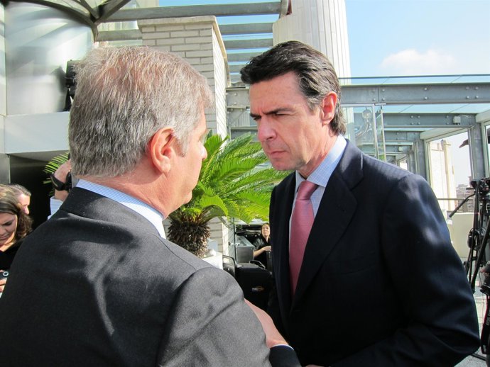 El ministro J.M.Soria y A.Fdz. Díaz en Barcelona