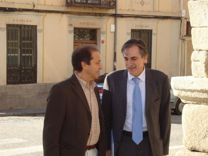 Gómez (D) con Gordo (I)