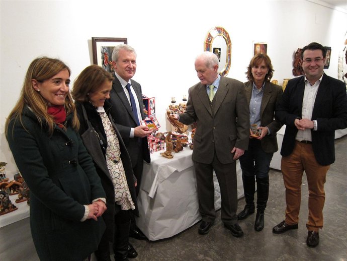 Del Río, Merino y Benito en la exposiciòn de Medicus Mundi