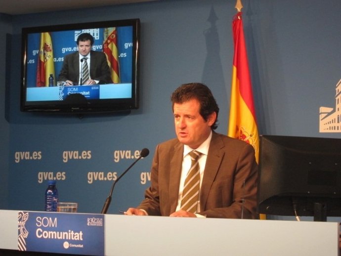 El Portavoz Del Consell, José Císcar, En La Rueda De Prensa Posterior Al Pleno.