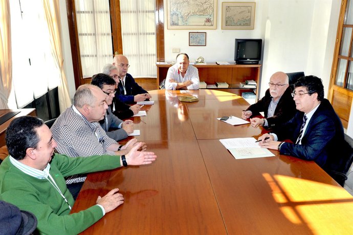 Valderas se reúne con sindicatos del Ayuntamiento de La Línea
