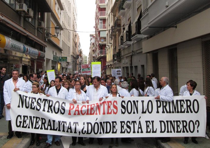 Manifestación de los farmacéuticos de la Comunitat por impagos del Consell