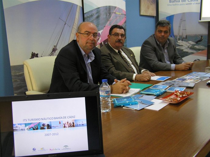 Viceconsejero con responsables de la Mancomunidad de la Bahía de Cádiz.