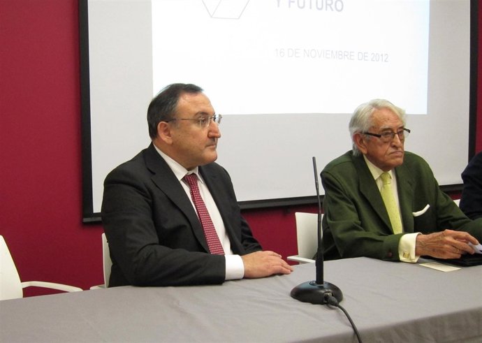 El direcrtor de Carrocería-Montaje de Renault, Manuel Guillermo (izquierda)