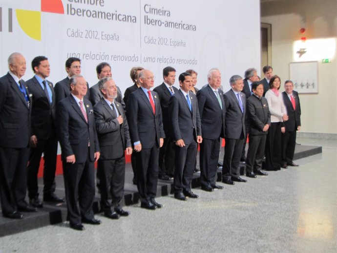 Garcia margallo con sus colegas en la cumbre de cadiz