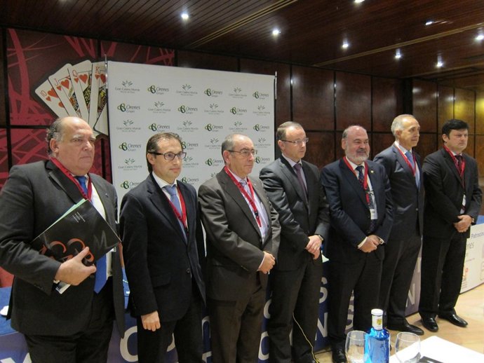 Participantes en la reunión de la Comisión de Seguimiento 'Operación Salón'