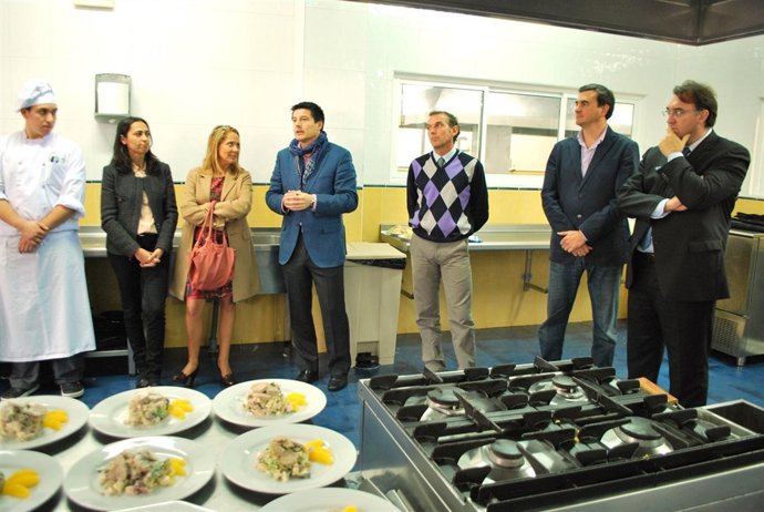 Visita de Francisco Oblaré a la Escuela de Hostelería de Benahavís.