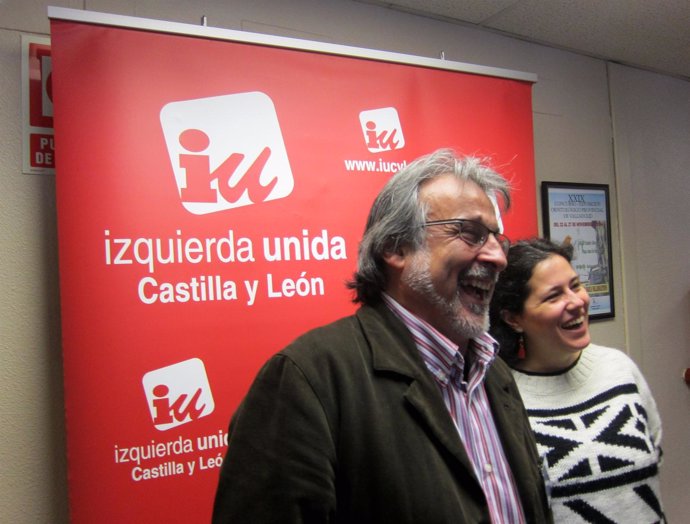 González Suárez y Meyer al comienzo de la Asamblea de la Federación de IU en CyL