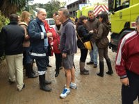 Operarios del Ayuntamiento de Málaga trabajan para retirar barro y reabrir calles cortadas