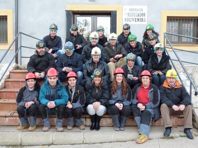 Los participantes del 'SocialTrip Teruel' en el Museo Minero de Escucha